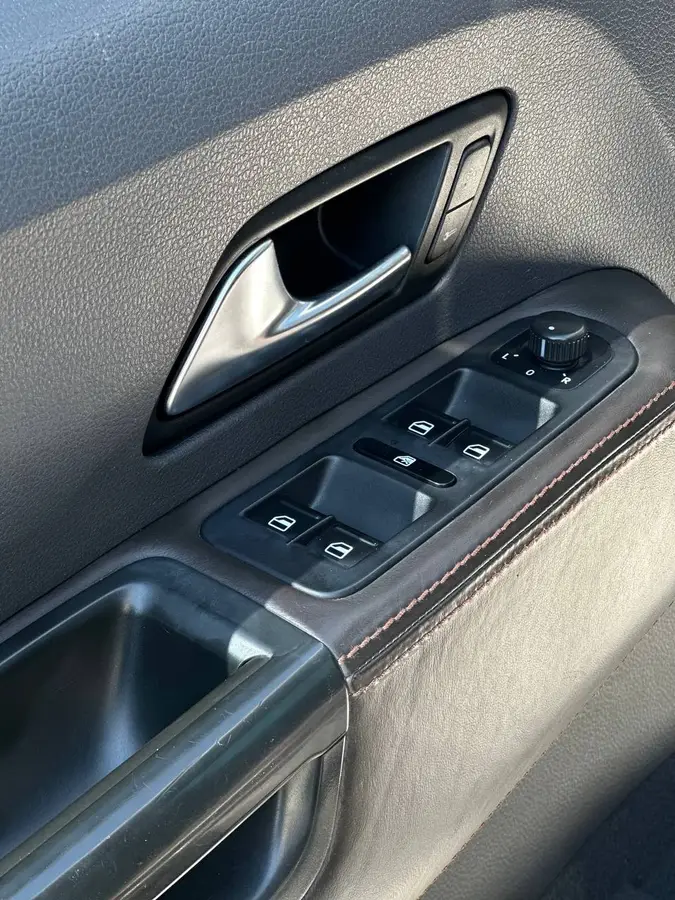 Volkswagen Amarok 2012 (Фольксваген Амарок) — фото 7 з 23