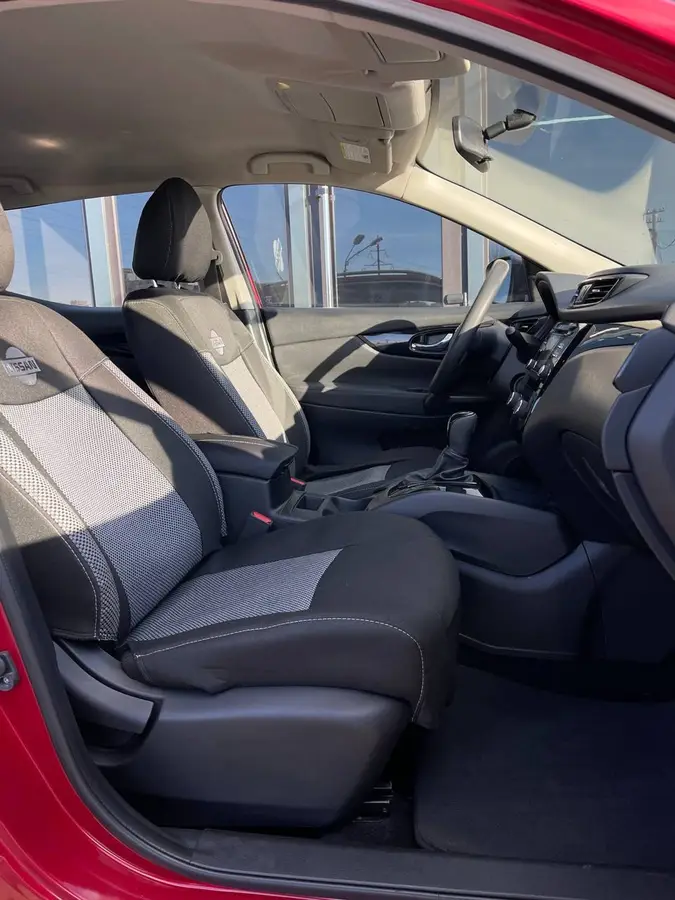 Nissan Rogue Sport 2018 (Ніссан Роуг Спорт) — фото 14 з 21