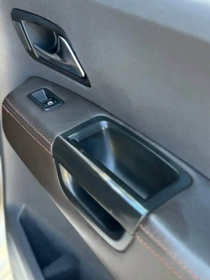 Volkswagen Amarok 2012 (Фольксваген Амарок) — фото 16 з 23