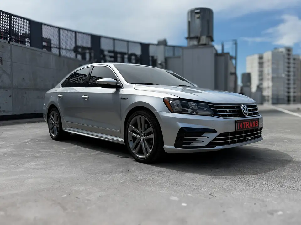 Volkswagen Passat 2018 (сірий) з парку оренди KTRANS