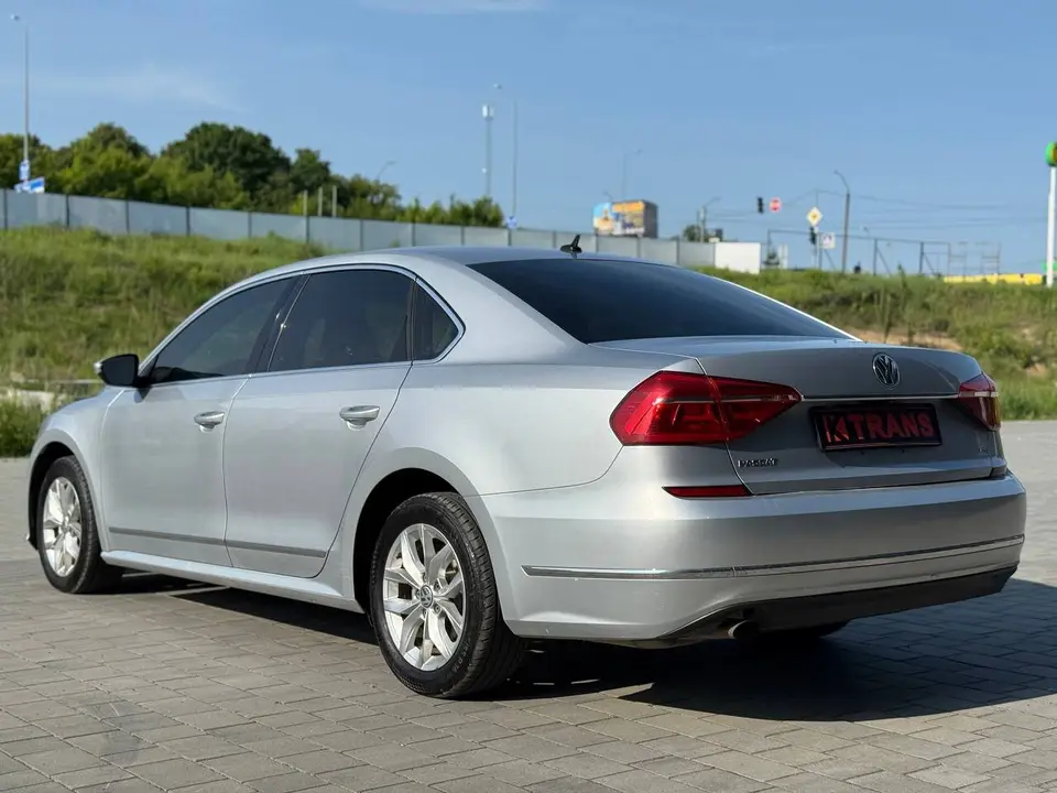 Volkswagen Passat 2016 (сірий) з парку оренди KTRANS