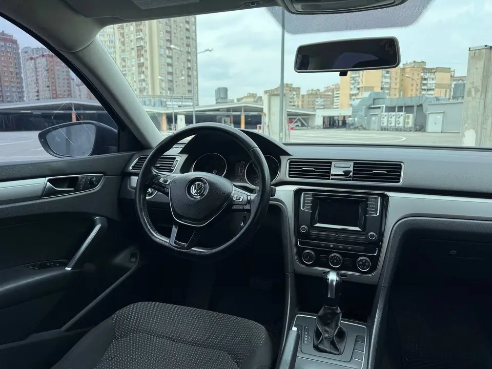 Volkswagen Passat 2018 (чорний) з парку оренди KTRANS