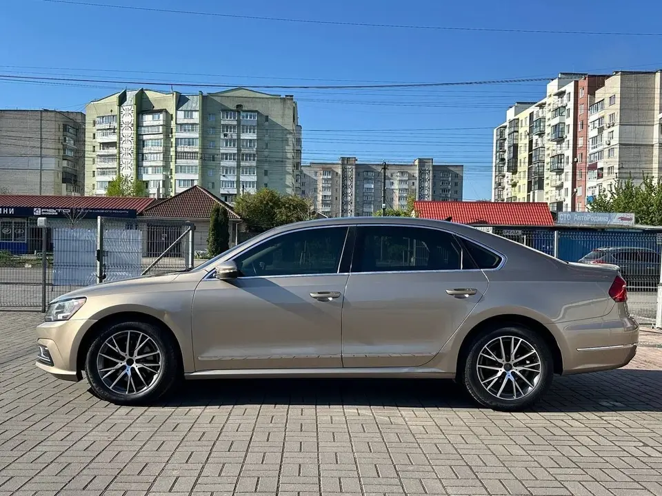 Volkswagen Passat 2016 (бежевий) з парку оренди KTRANS