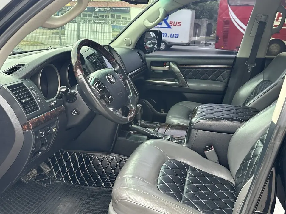 Toyota Land Cruiser 2007 из парка аренды KTRANS