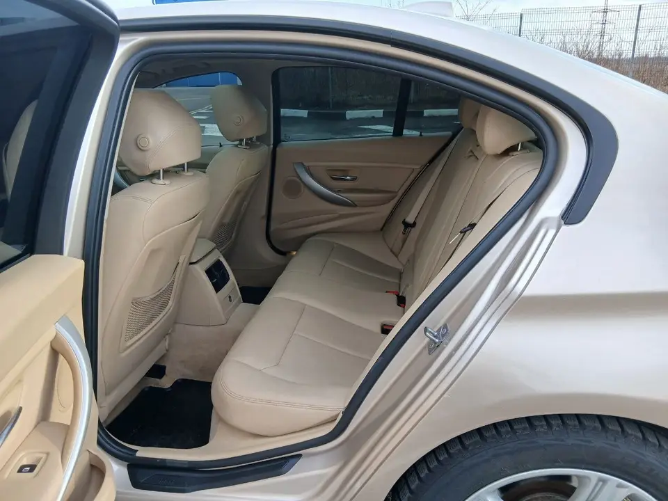 BMW 328 2013 (бежевий) з парку оренди KTRANS
