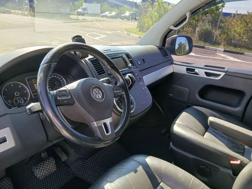 Volkswagen Multivan 2010 з парку оренди KTRANS