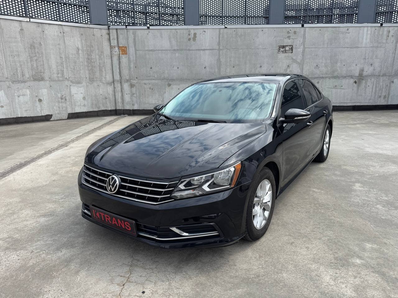 Volkswagen Passat 2018 (чорний) з парку оренди KTRANS