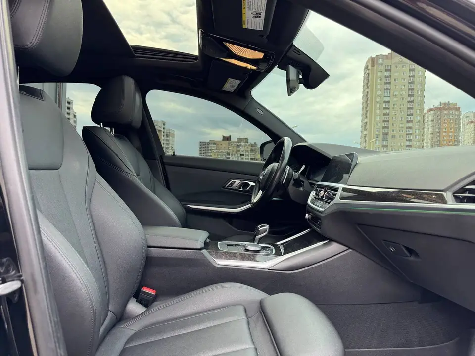 BMW 330i 2019 з парку оренди KTRANS