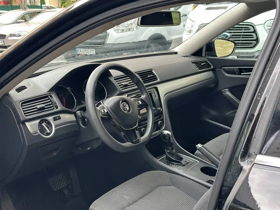 Volkswagen Passat 2016 (черный) из парка аренды KTRANS