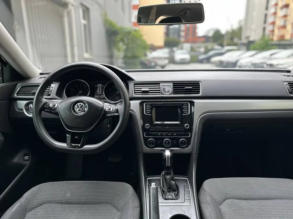 Volkswagen Passat 2016 (чорний) з парку оренди KTRANS