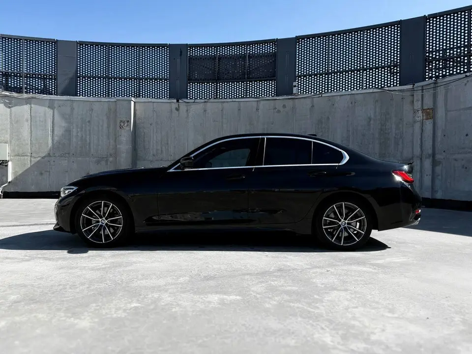 BMW 3 Series 330i 2019 з парку оренди KTRANS