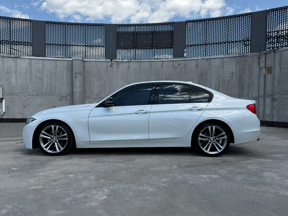 BMW 3 Series 328i 2013 з парку оренди KTRANS