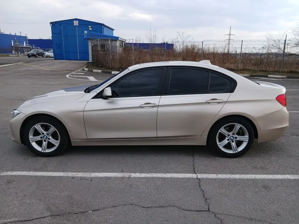 BMW 328 2013 (бежевий) з парку оренди KTRANS