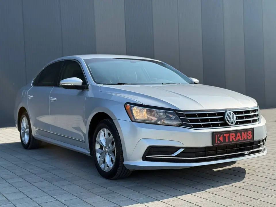 Volkswagen Passat 2016 (сірий) з парку оренди KTRANS