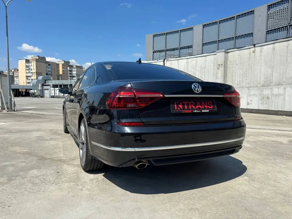 Volkswagen Passat 2016 (чорний) з парку оренди KTRANS