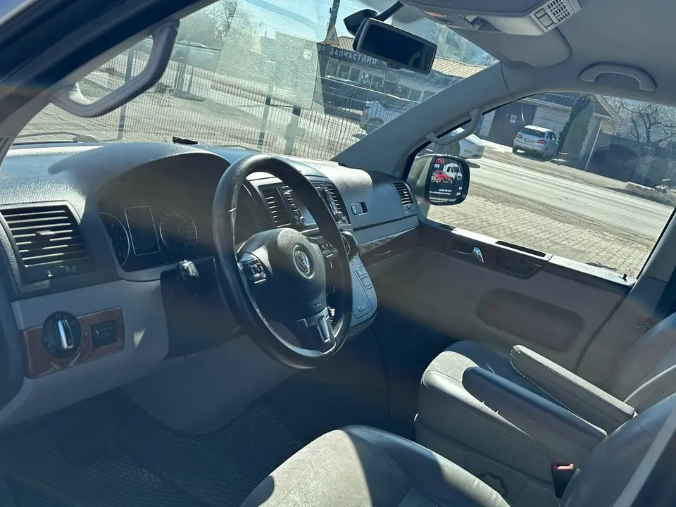 Volkswagen Multivan 2011 з парку оренди KTRANS