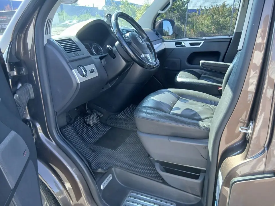 Volkswagen Multivan 2010 з парку оренди KTRANS