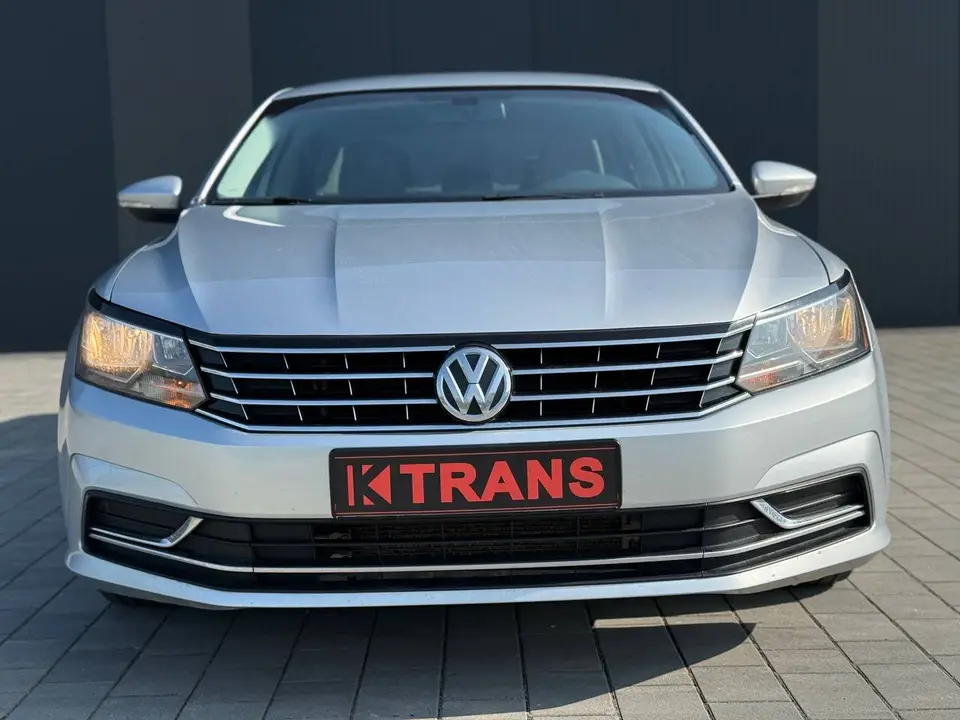 Volkswagen Passat 2016 (сірий) з парку оренди KTRANS
