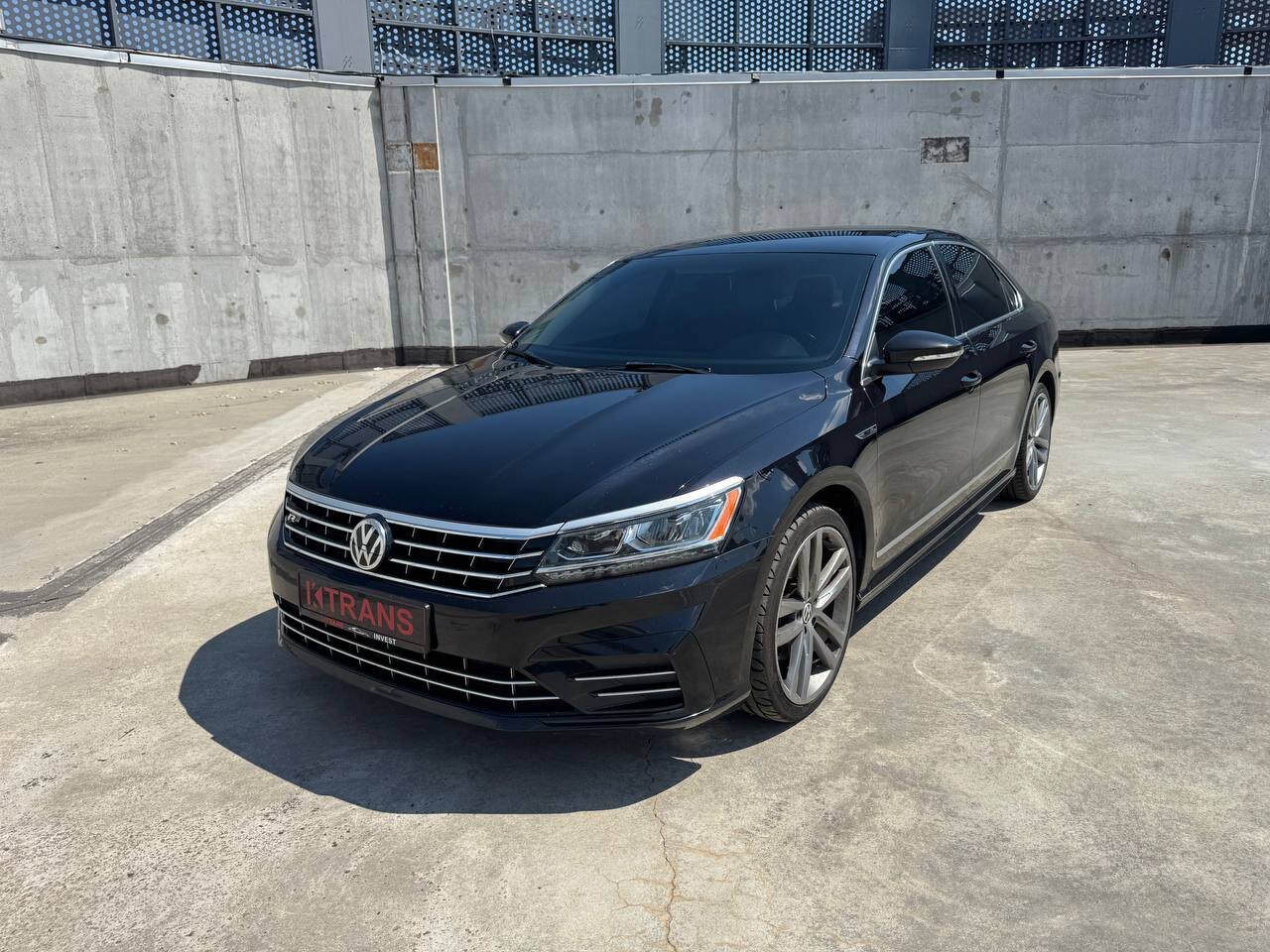 Volkswagen Passat 2016 (чорний) з парку оренди KTRANS