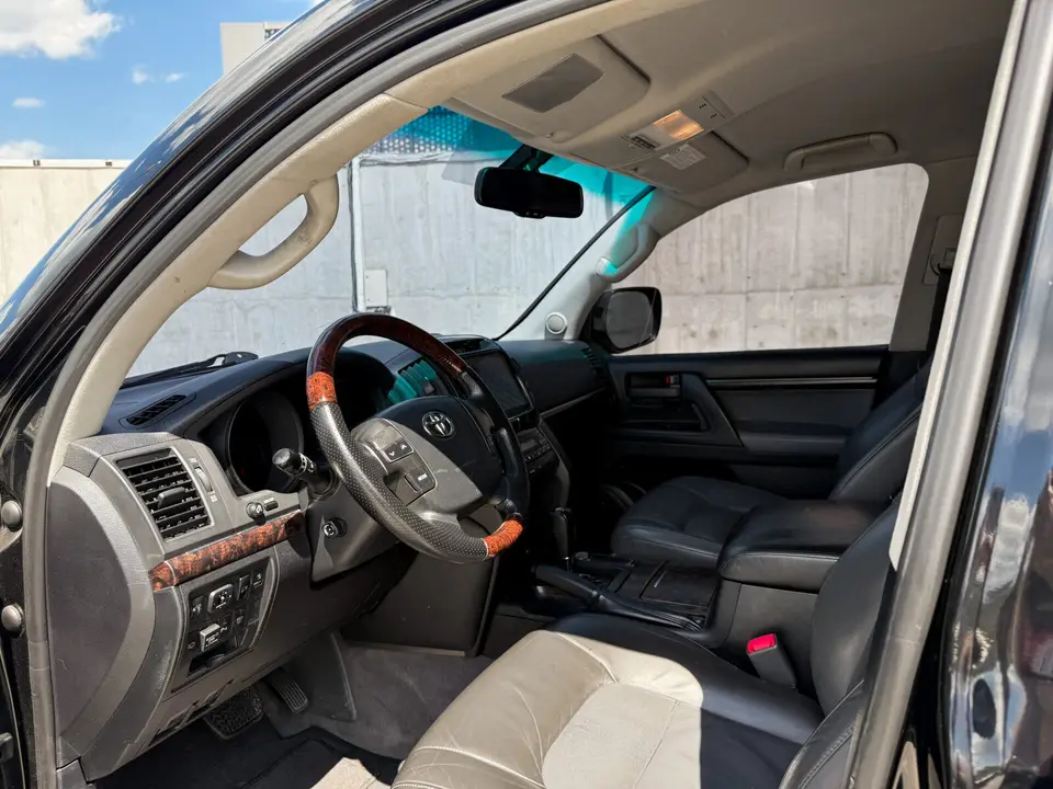 Toyota Land Cruiser 200 2007 з парку оренди KTRANS
