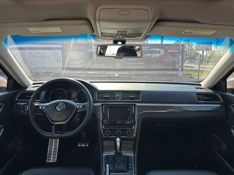 Volkswagen Passat 2016 (бежевий) з парку оренди KTRANS